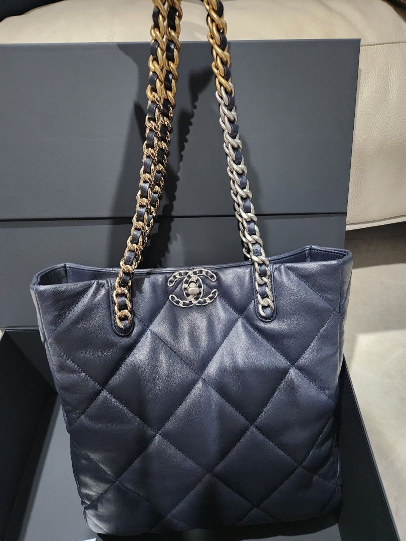 CHANEL 19 Shopping Bag