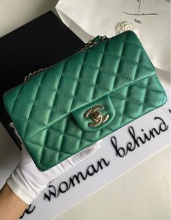 Chanel Classic Medium Flap 22A Iridescent Emerald Green Quilted