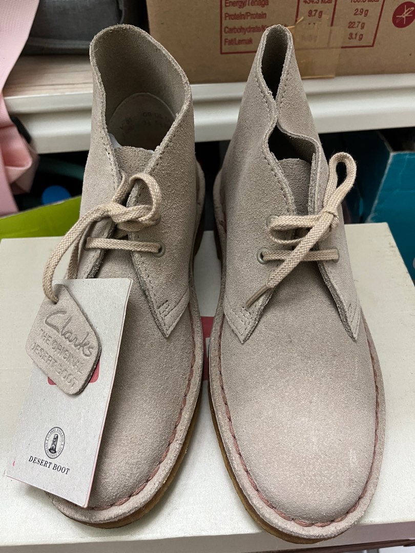 Clarks Men Women Bushacre 3 Sand Waxy Suede Desert Boot