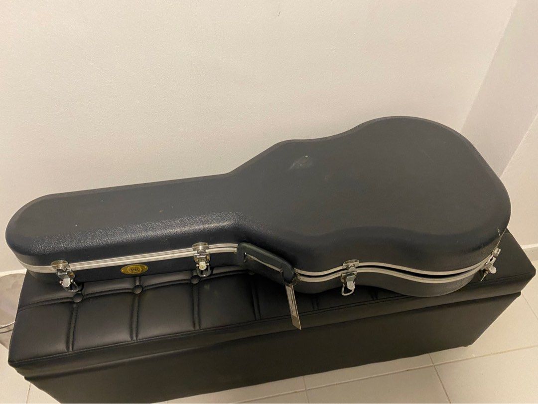 Classical guitar hardshell case, Hobbies & Toys, Music & Media, Music