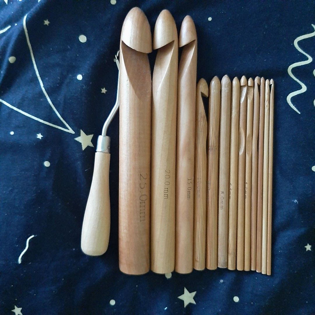 Crochet needles and hooked rug needle, Hobbies & Toys, Stationery