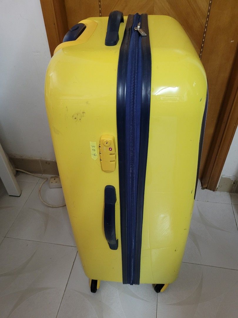 DELSEY 30 INCH Luggage, Free wheel, 30kilos, 興趣及遊戲, 旅行, 旅遊 行李箱