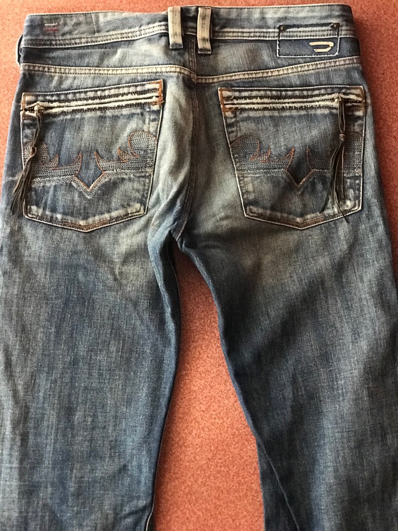 Diesel jeans, Fesyen Pria, Pakaian , Bawahan di Carousell