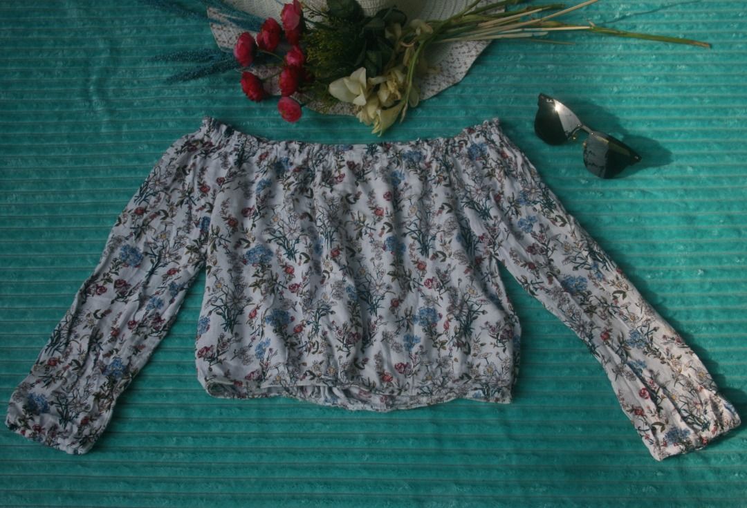 Divided Shoulder Crop Top (Category: Others Tops) located in Naga. Submitted by tefite (Listing ID 1234640791, Image 3). Description: BRAND: Divided MINE: 200 | Size: Small EUC | White multicolor floral off shoulder crop top. NOTE ‼️ 🌷 After when worn photos all items are washed 2x, ironed and sealed with individual plastic. 🌷3 days reservation only. 🌷Always manage your expectations. 🌷Flaw/s will be stated if there's any. 🌷Color may slightly
