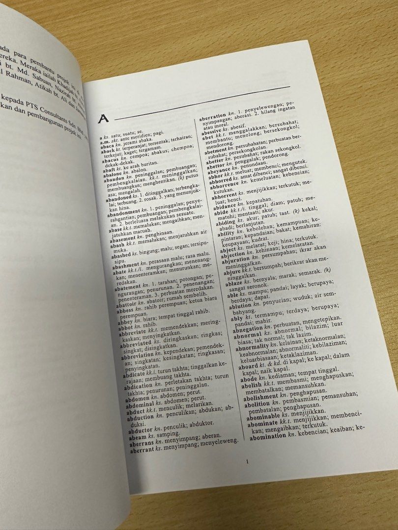 ENGLISH LANGUAGE TO MALAY LANGUAGE DICTIONARY, Hobbies & Toys, Books & Magazines, Textbooks on