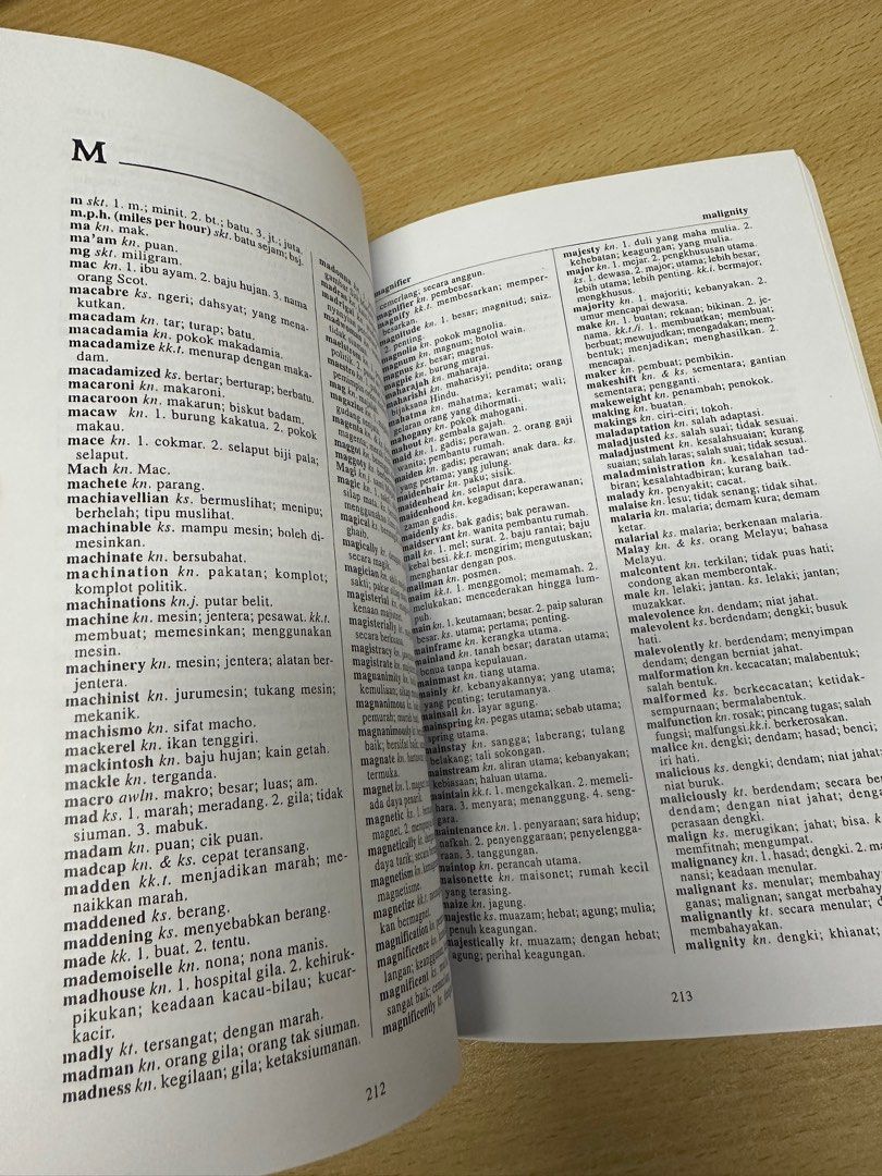 ENGLISH LANGUAGE TO MALAY LANGUAGE DICTIONARY, Hobbies & Toys, Books & Magazines, Textbooks on
