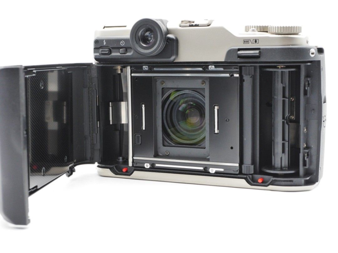 [FILM TESTED] Fujifilm GA645zi Professional 120 Medium Format Autofocus