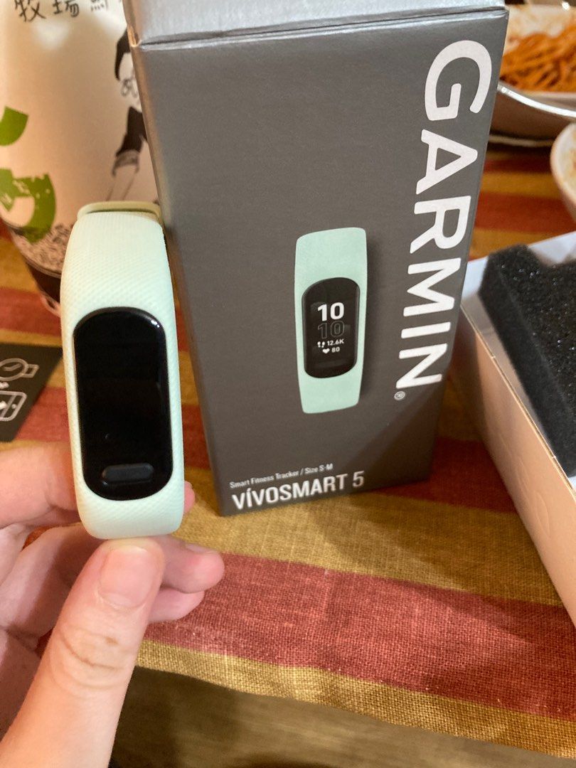 Garmin vivosmart 5 二手非常新, 手機及配件, 智慧穿戴裝置及智慧手錶