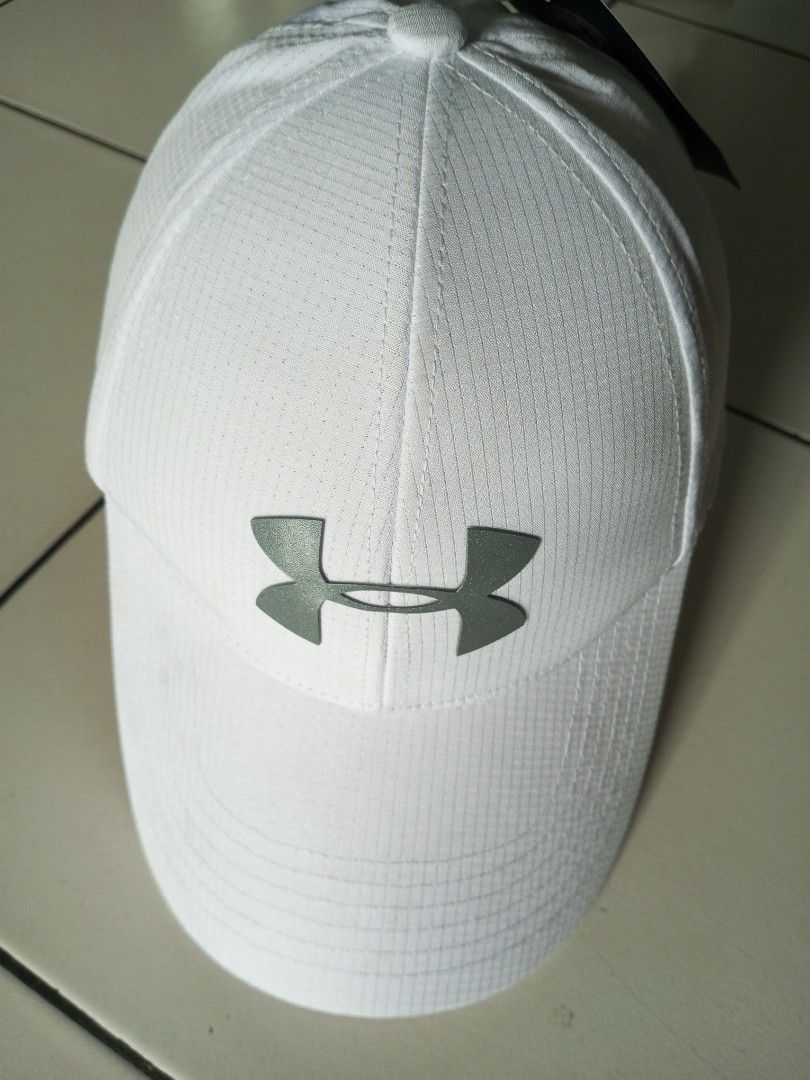 Topi golf sales under armour original