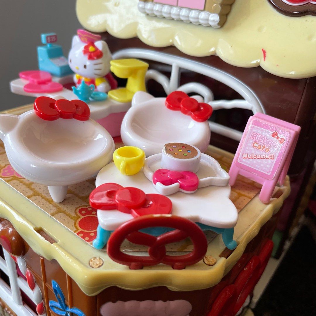 HELLO KITTY GINGERBREAD HOUSE on Carousell