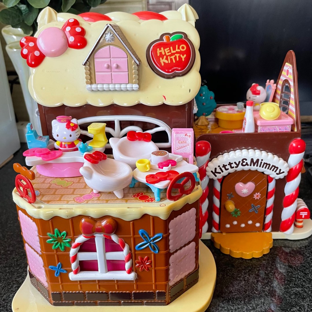 HELLO KITTY GINGERBREAD HOUSE on Carousell