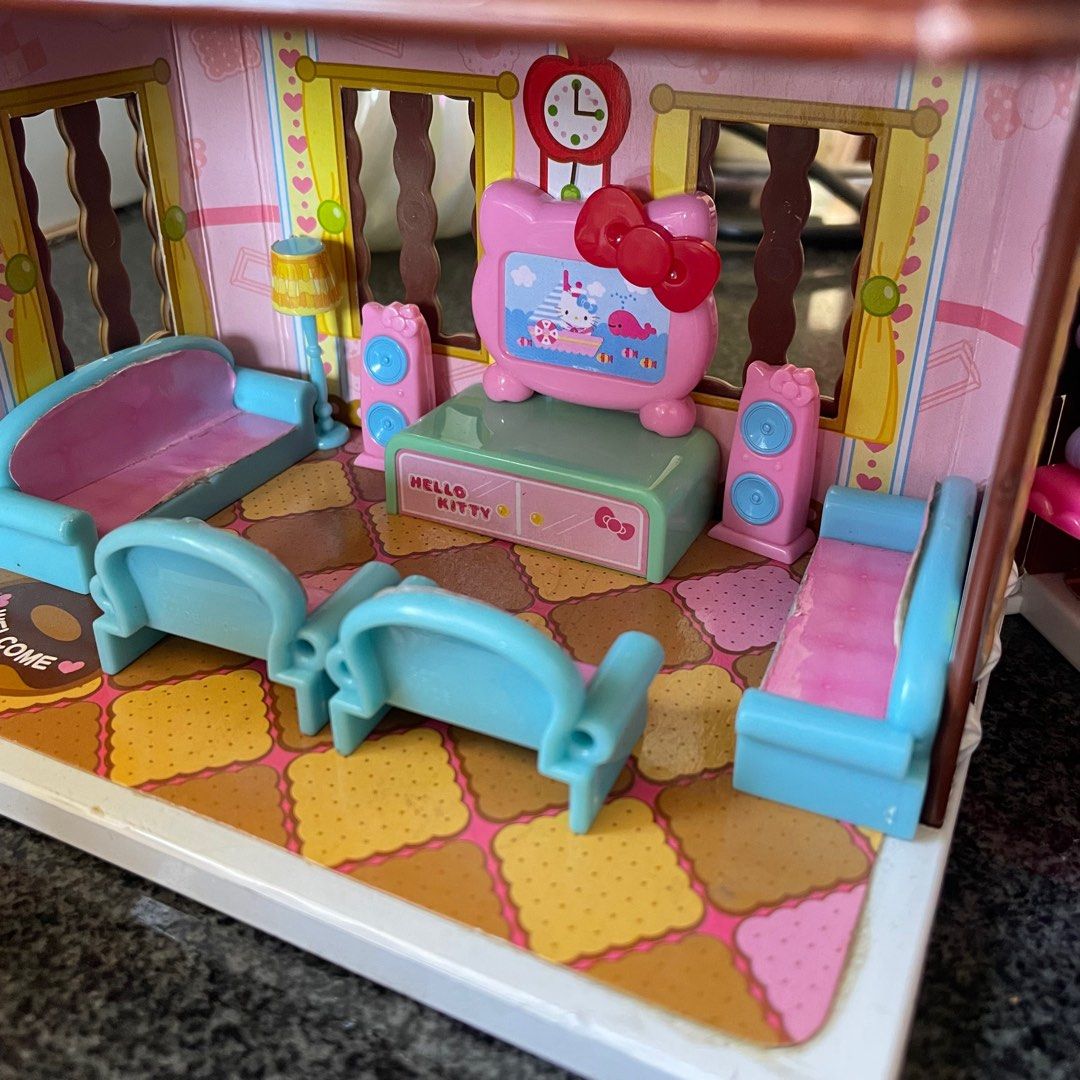 HELLO KITTY GINGERBREAD HOUSE on Carousell