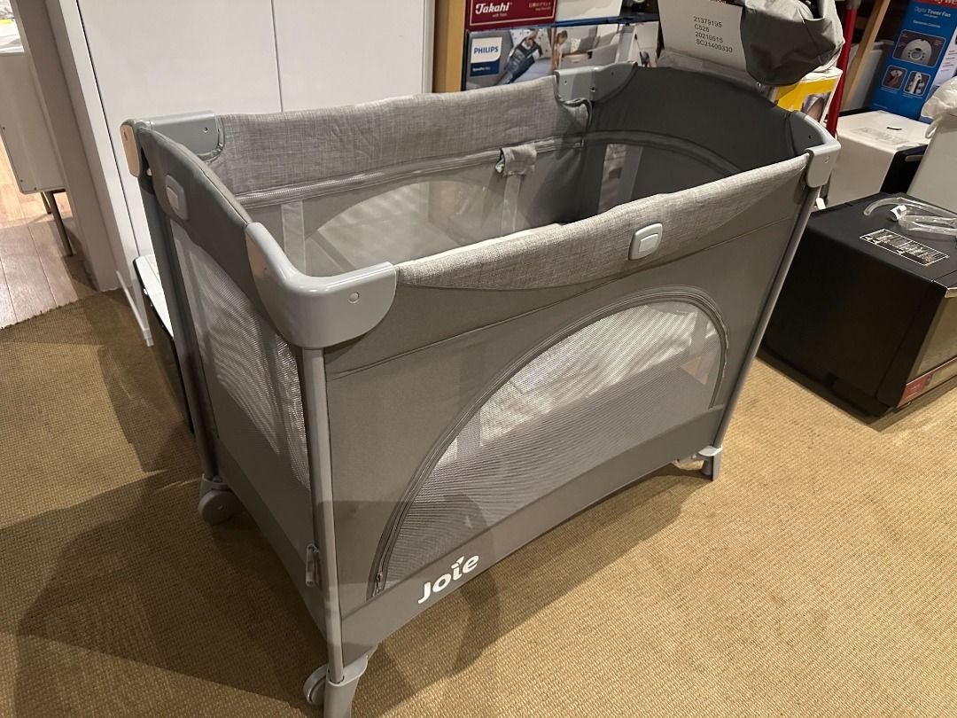 Joie Kubbie Sleep Travel Cot with Mattress with box & travel bag