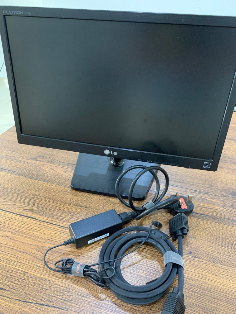 LG Monitor screen 19 inch (urgent move out), Computers & Tech, Desktops