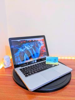 LIKE NEW MacBook Pro 13 Core i5 RAM 16GB SSD 512GB