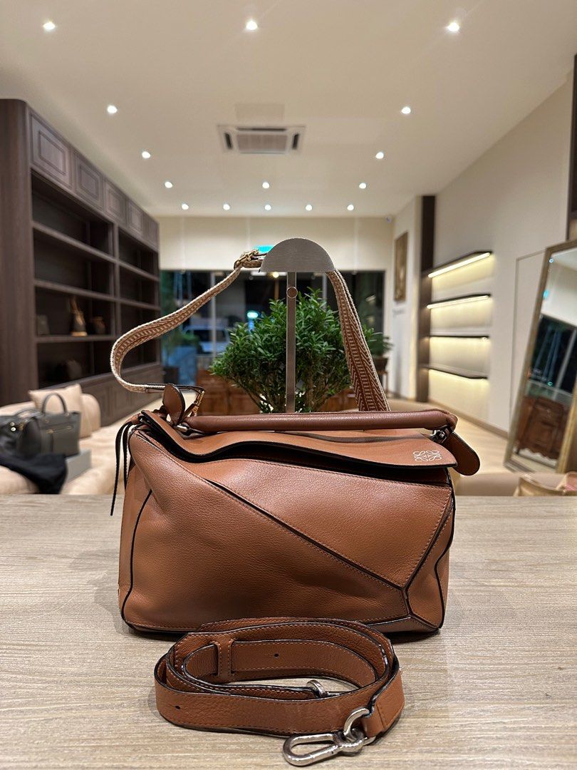 Loewe puzzle preloved like new with 2 strap