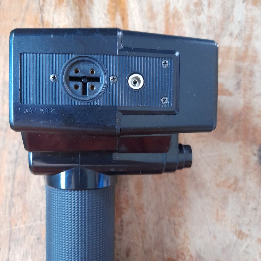 National Flash PE 3550 (Category: Lighting & Studio Equipment) located in Makati City. Submitted by butingtin9 (Listing ID 1234679067, Image 2). Description: National Flash PE 3550 vintage flash uses 6 double A batteries tested working.