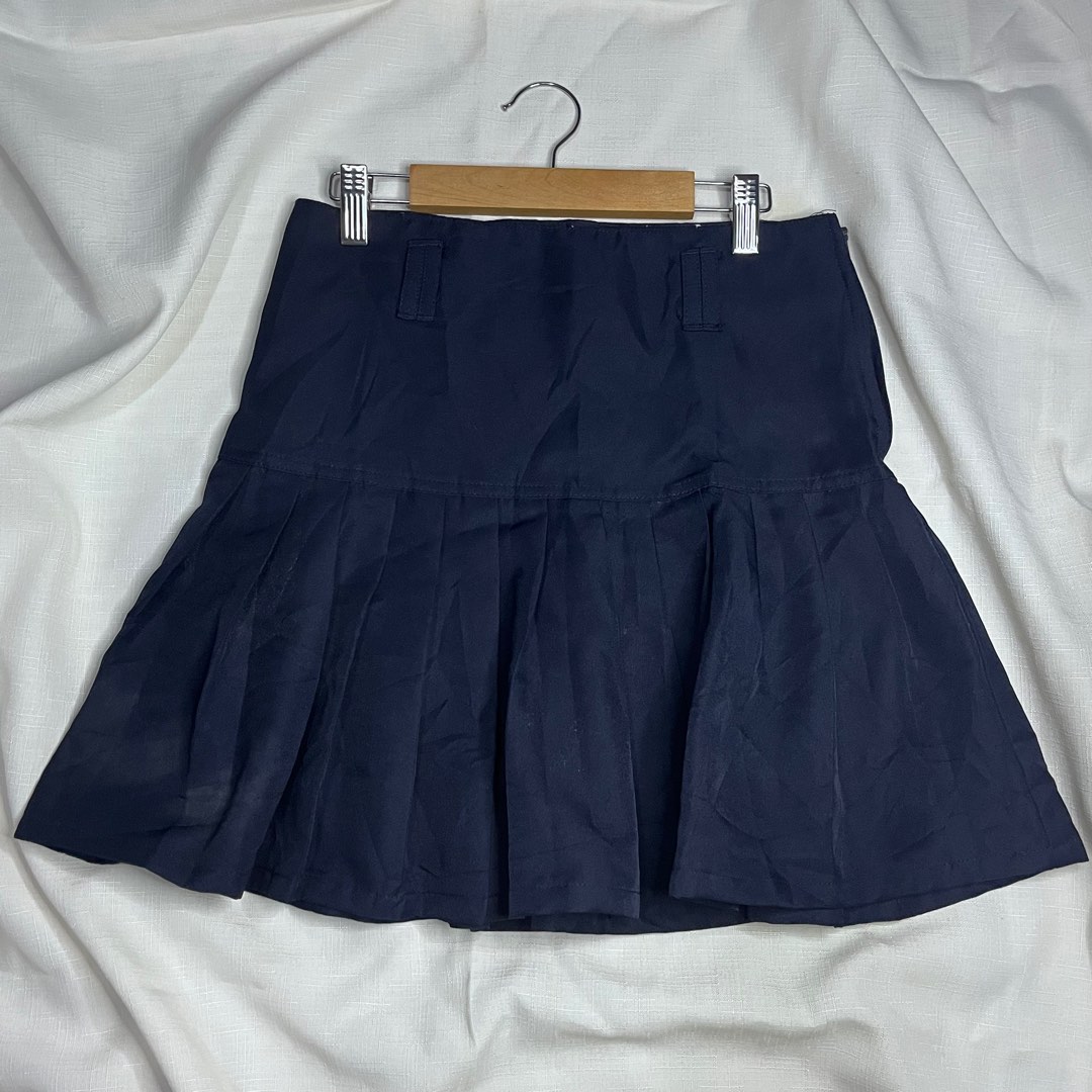 navy blue preppy tennis skirt on Carousell