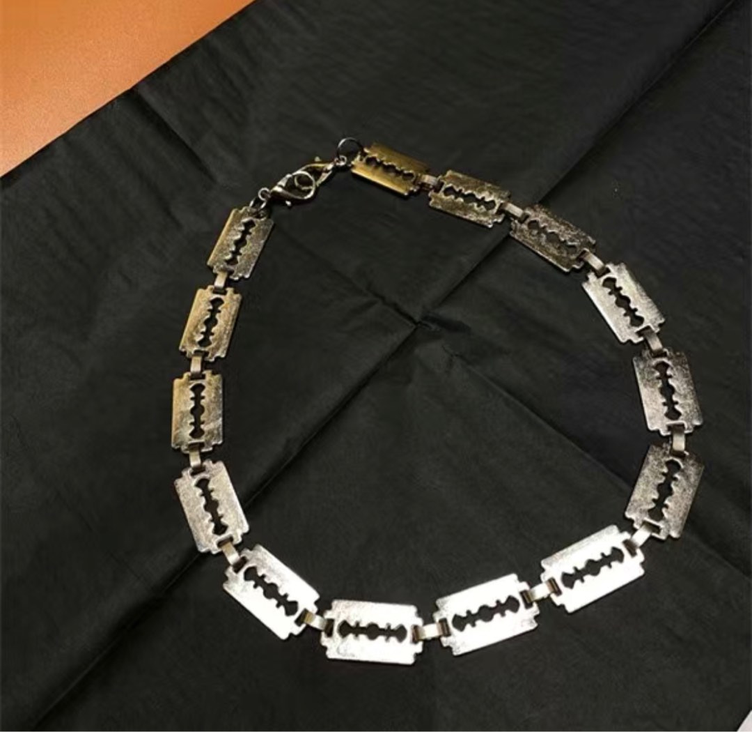 Razor hotsell blade choker
