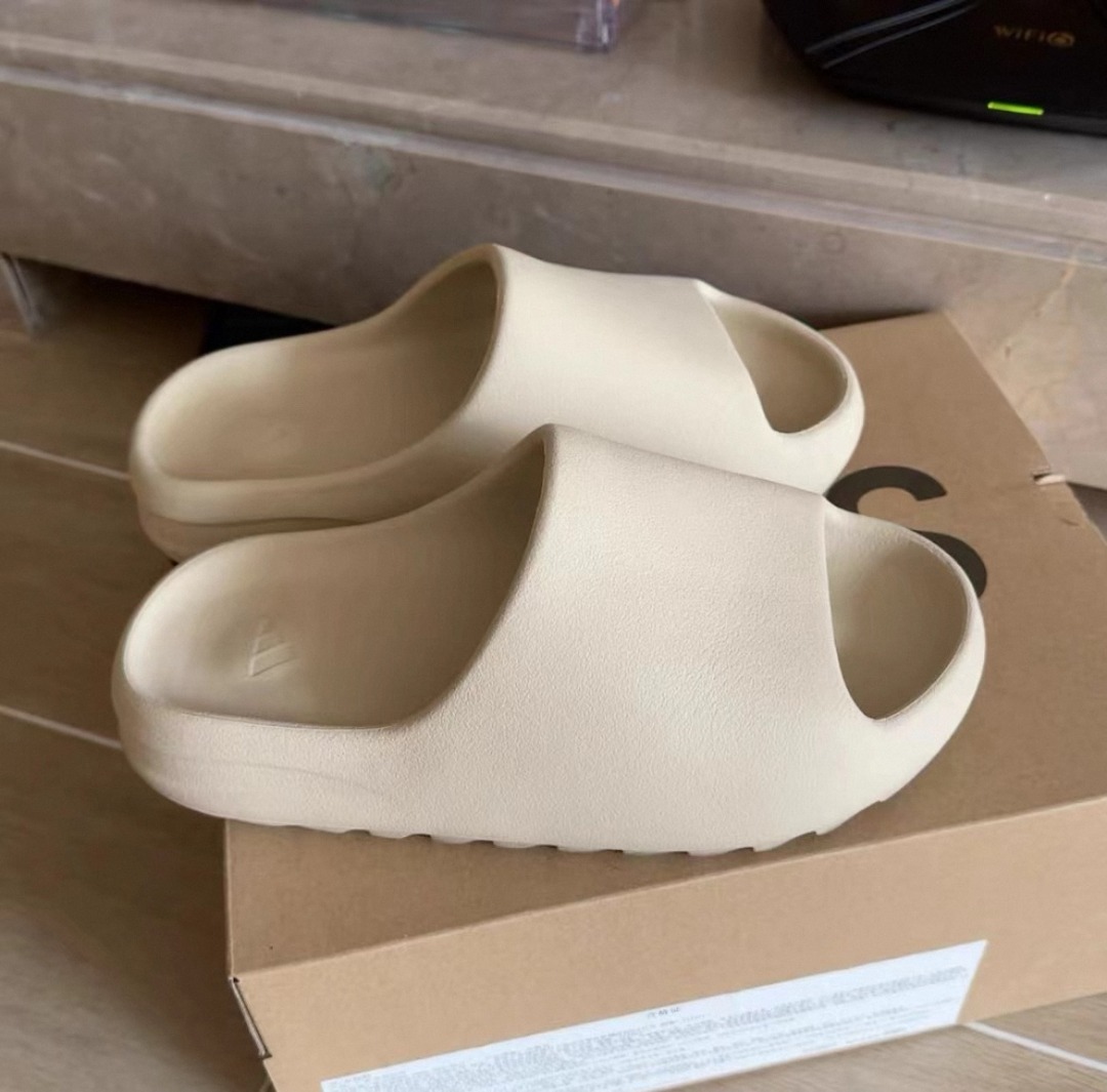 New Adidas YEEZY SLIDE Women's Slide, Women's Fashion, Footwear, Flipflops  and Slides on Carousell