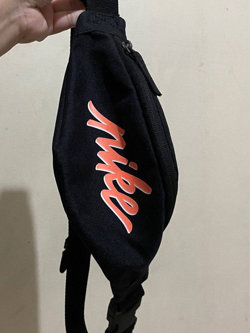 air max fanny pack
