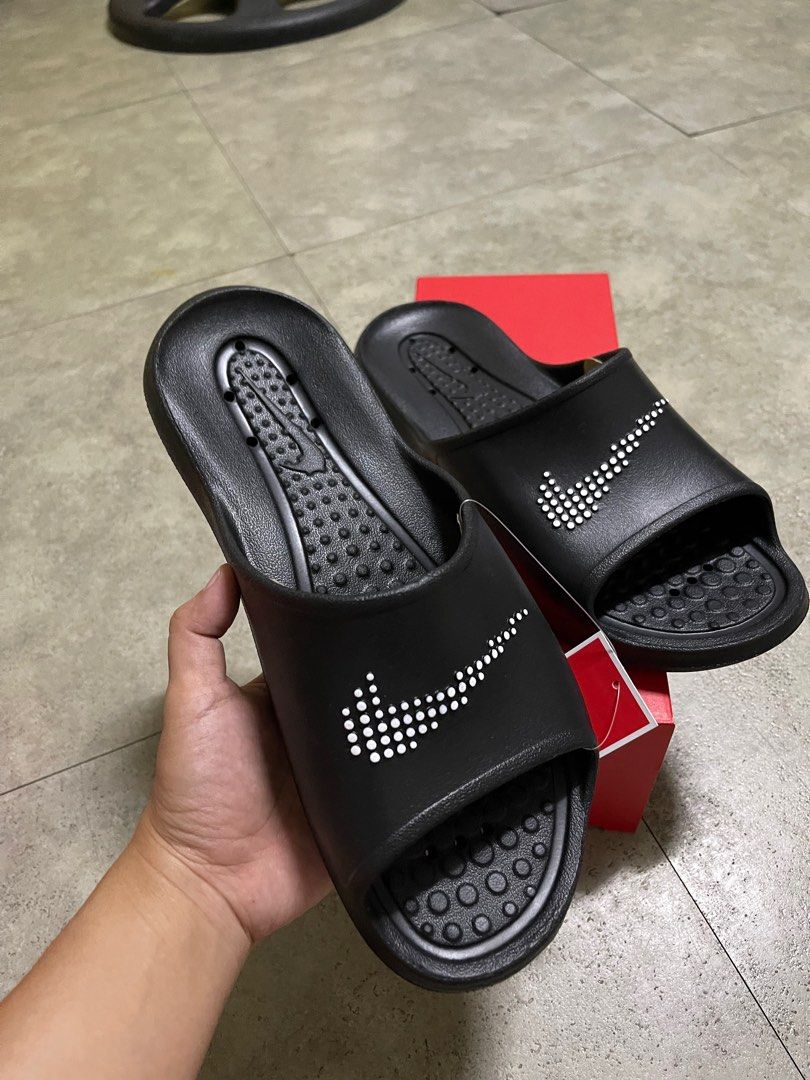 mens nike shower shoes