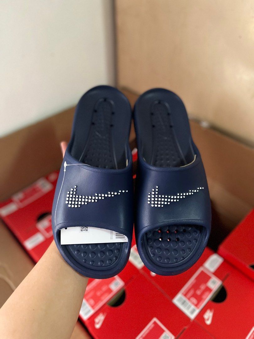 mens nike shower shoes