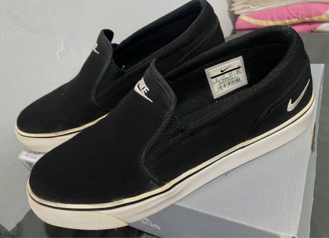 Nike toki clearance slip on black