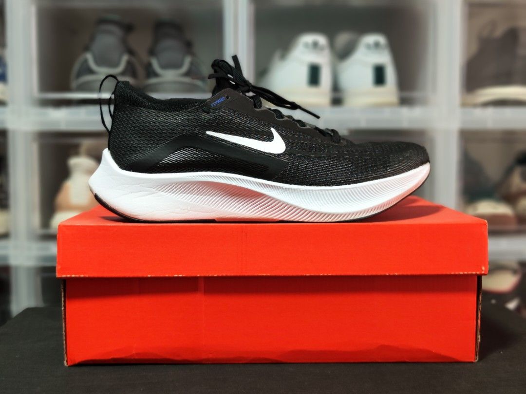 Nike zoom vaporfly hot sale 4 black