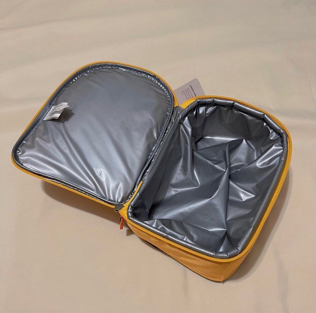 Original IGLOO Insulated Lunch Bag (Category: Diaper Bags & Wetbags) located in Taytay. Submitted by tnrox98 (Listing ID 1234718344, Image 3). Description: brand new lion design / limited edition.