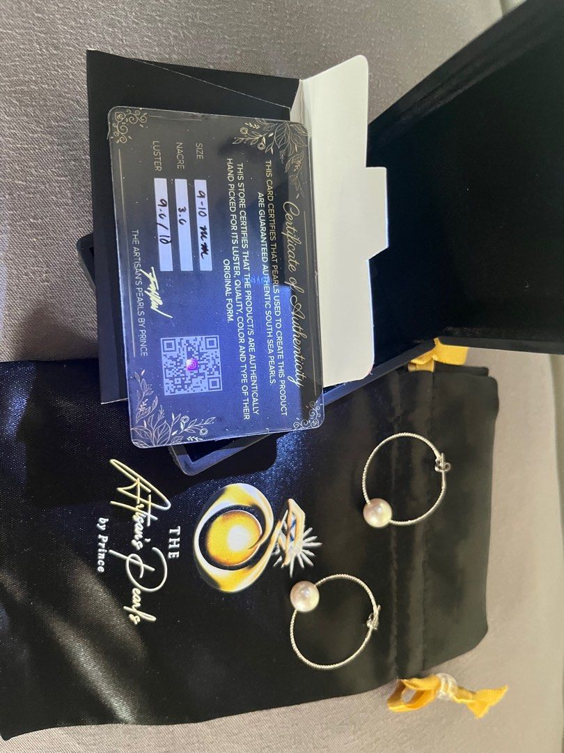 Pearl earrings authentic (Category: Earrings) located in Manila. Submitted by lars13 (Listing ID 1234714613, Image 1). Description: Impulse purchase Grab lalamove Kapitolyo Pasig Authentic south sea.