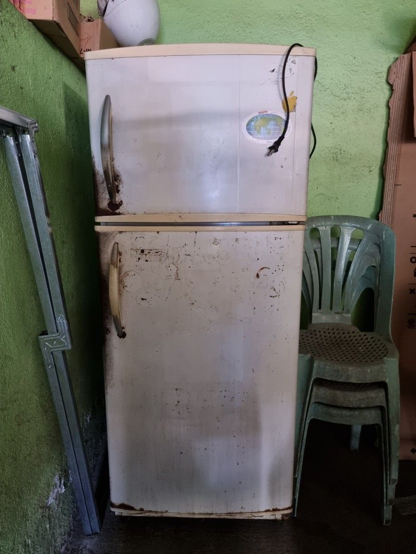 Sanyo Old refrigerator 11cbmtrs on Carousell