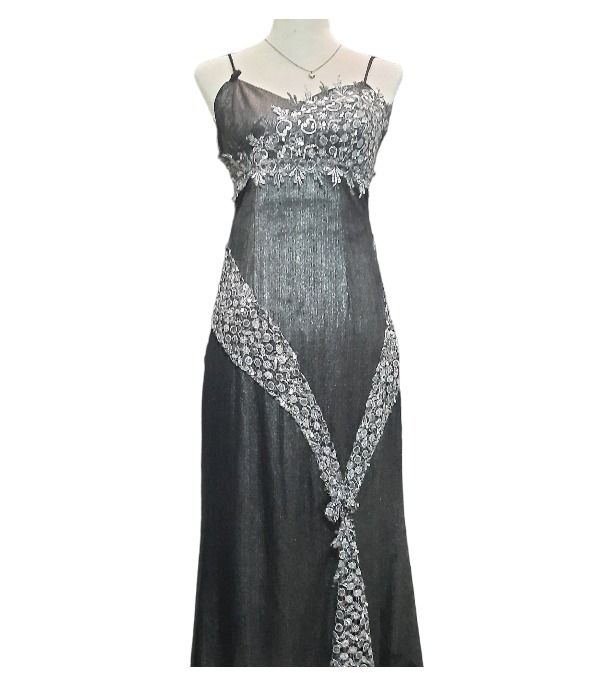 Sexy Silver long gown for prom (Category: Evening dresses & gowns) located in Quezon City. Submitted by janelle114 (Listing ID 1185018579, Image 2). Description: Size small to medium Used once or twice. As good as new. Bought in Bahrain for 9000php now selling for 1000php Body length - 53 inches Breast width - 14 inches (D14).