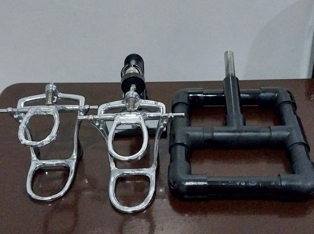 Simple Hinge Articulator, Table top (SOLS AS SET) on Carousell