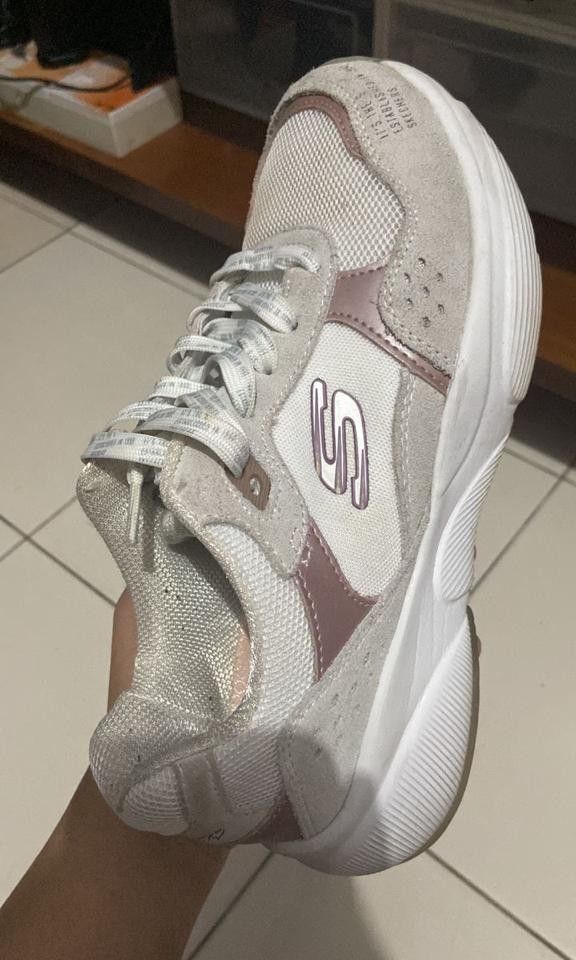 Meridian skechers cheap
