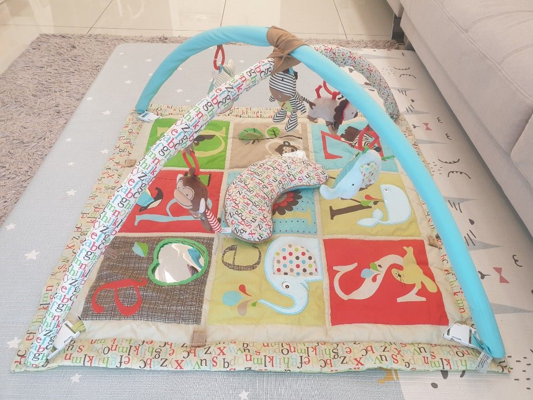 Skip hop alphabet hotsell zoo play mat