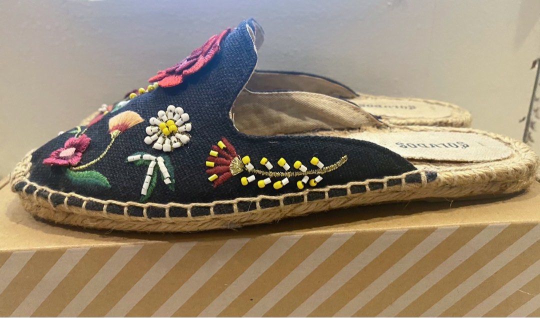 Soludos embellished hotsell floral mule