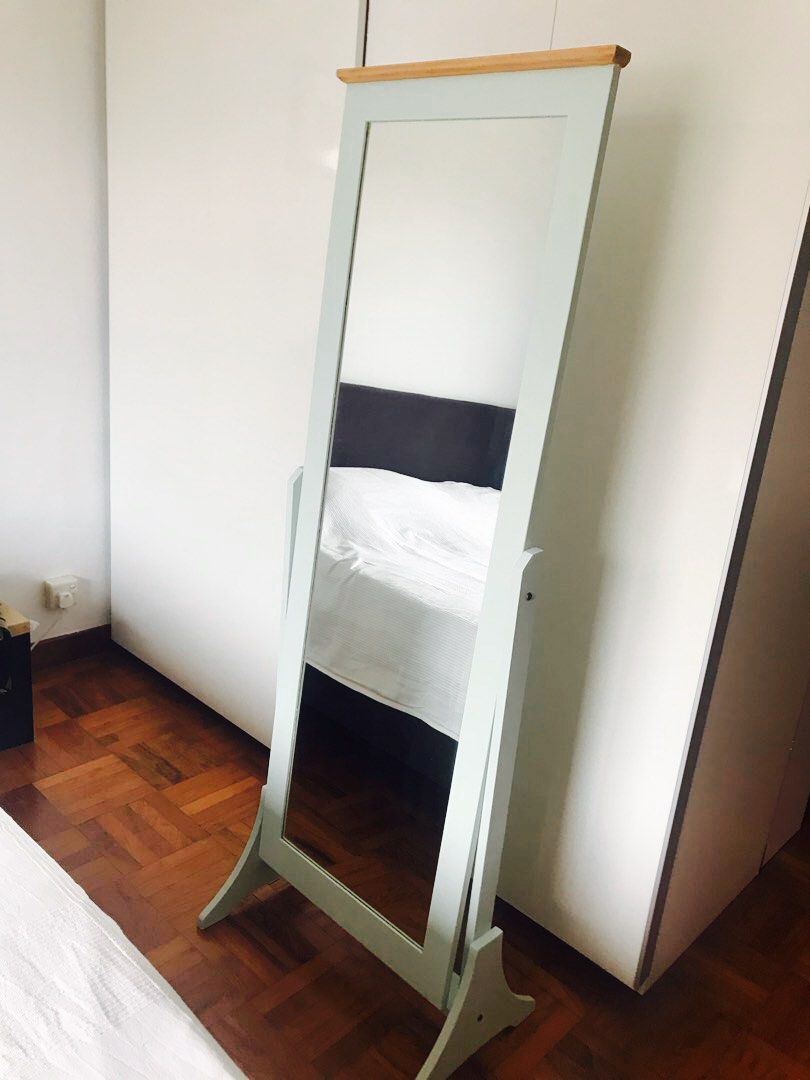 Standing mirror Picket and Rail, Furniture & Home Living, Home Decor