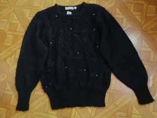 Sweater rajut hitam bordir