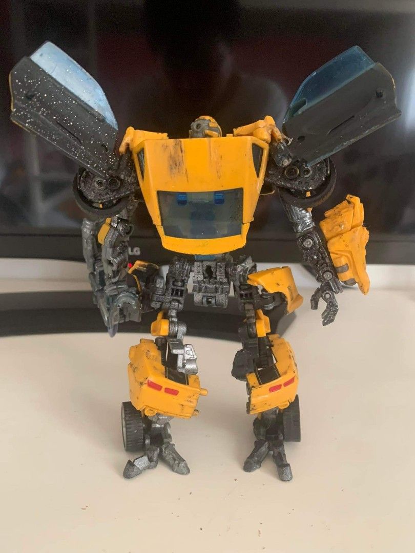 Transformer (Category: Action & Battle Toys) located in Muntinlupa City. Submitted by voltlovebird (Listing ID 1234770077, Image 1). Description: sale dalawa transformers plus sf.
