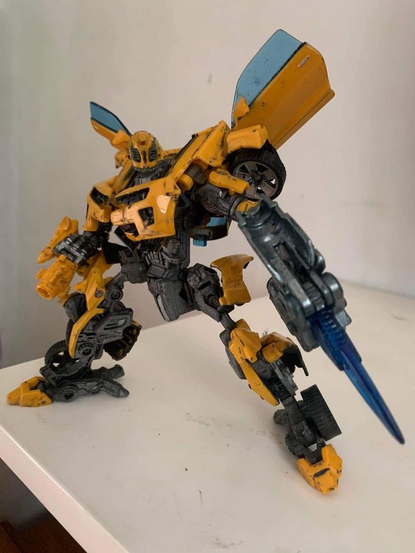Transformer (Category: Action & Battle Toys) located in Muntinlupa City. Submitted by voltlovebird (Listing ID 1234770077, Image 2). Description: sale dalawa transformers plus sf.