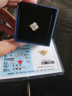 VCA MOP with diamond Ring