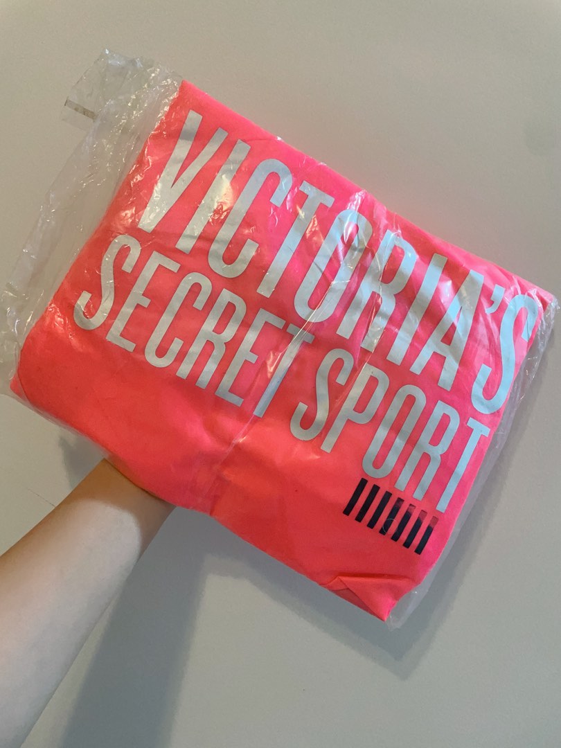 Victoria’s Secret extra large gym bag bright pink, Sports Equipment ...