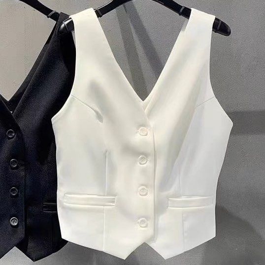 White vest top Women s Fashion Tops Sleeveless on Carousell