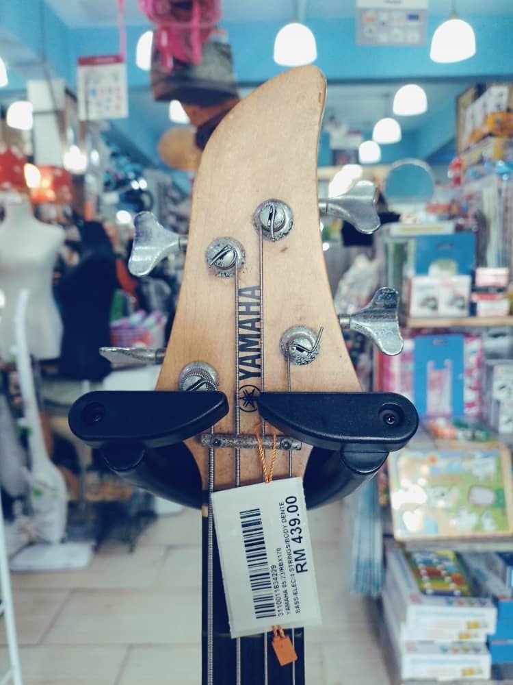 YAMAHA Bass Guitar, Hobbies & Toys, Music & Media, Musical Instruments ...
