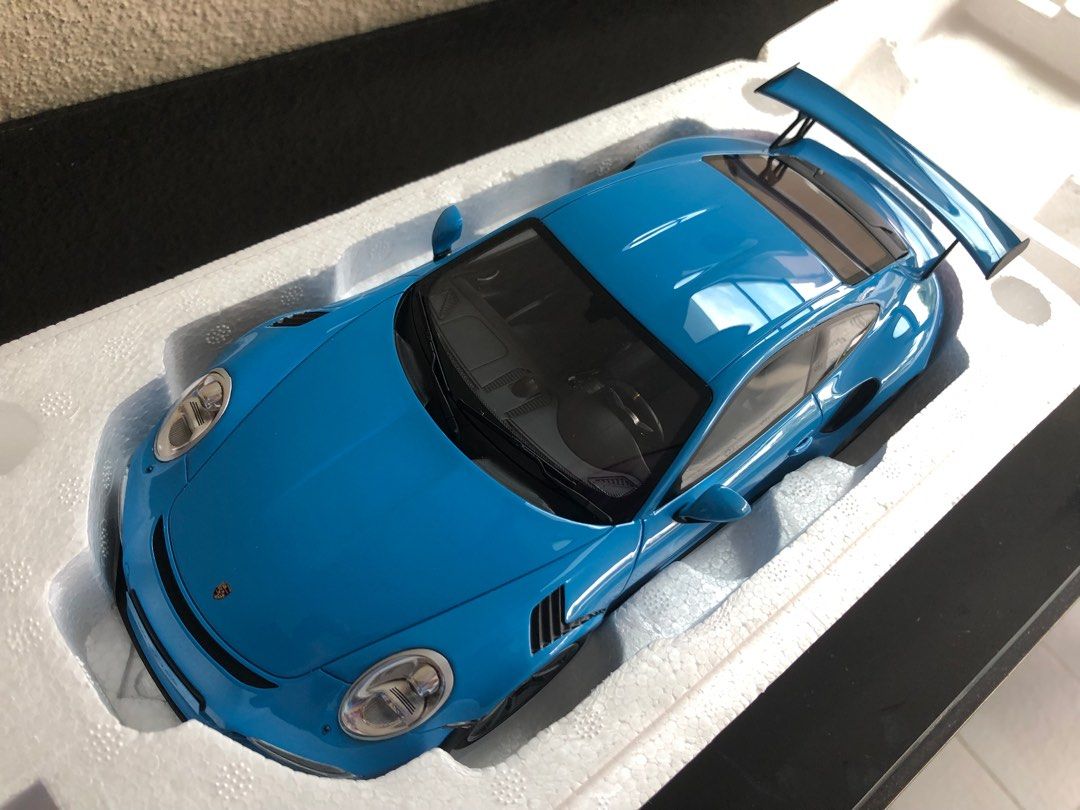 ポルシェ　911 （996）GT3RS オートアート　模型　1:18