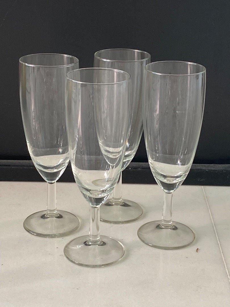 27 small champagne glasses (16 cm), Furniture & Home Living