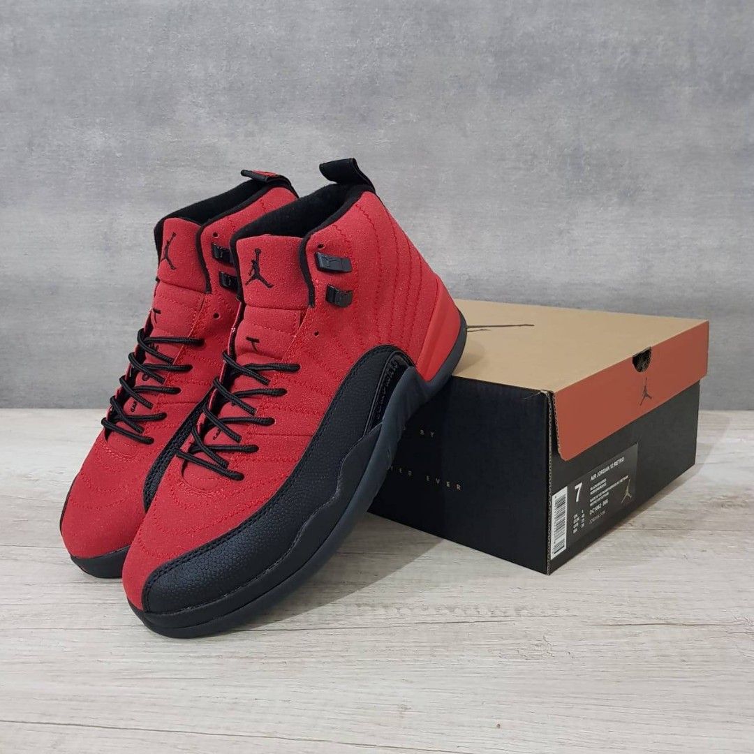 retro 12s footlocker