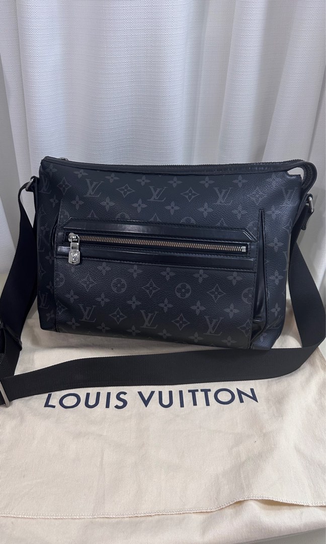 Louis Vuitton // Odyssey Review & What Fits 