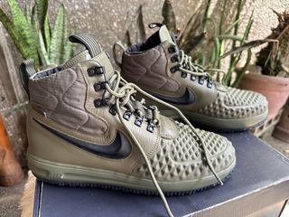 Authentic Nike Duckboot 17